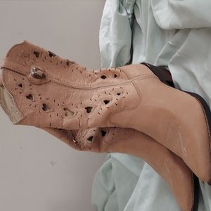 Durango western boots size 7.5 tan with hearts